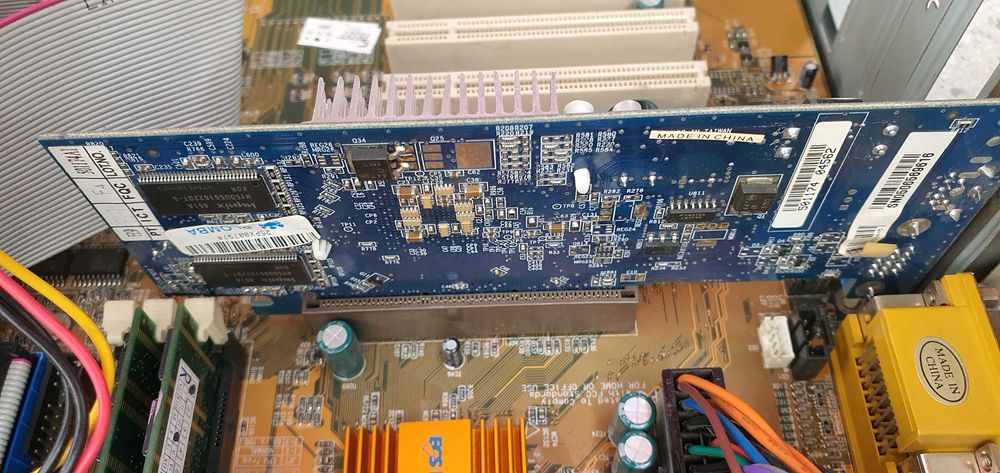 Retro komputerek pod OC Celeron ECS P6VXA 256ram ATI Radeon R9250 128mb!