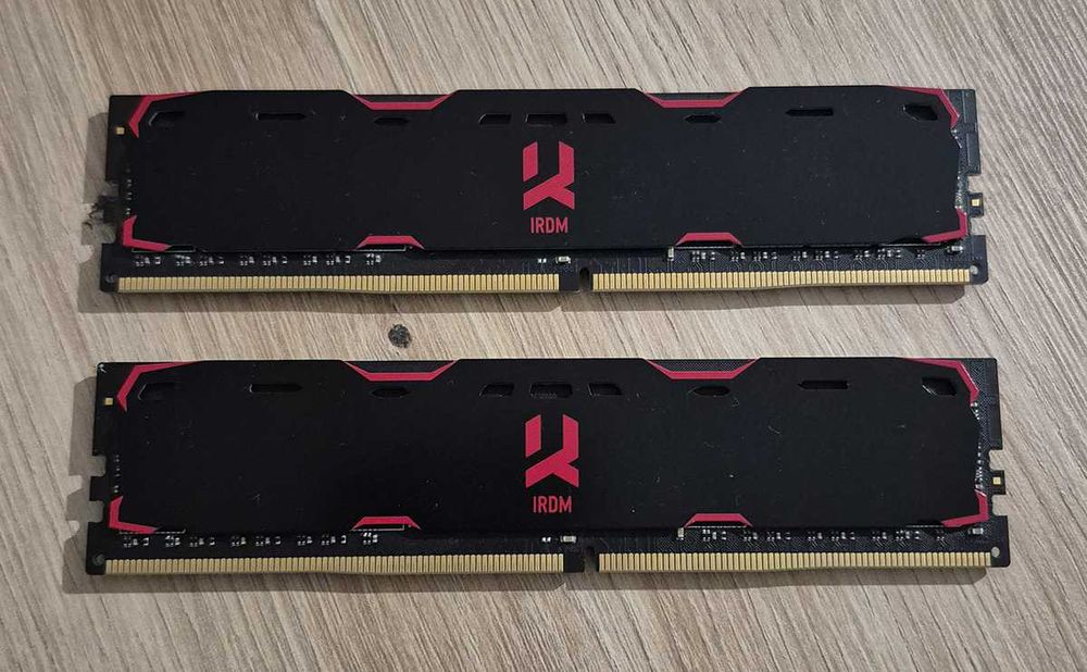 8GB DDR4 2400 Goodram IRDM (IR-2400D464L15S/4G x2)