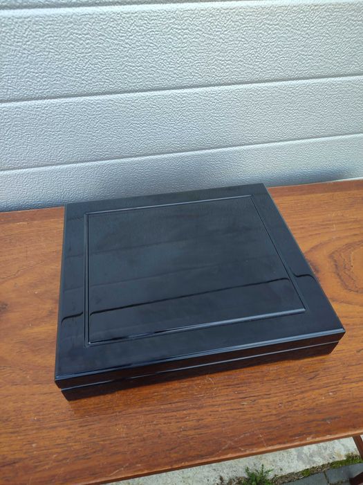 Kasetka na monety - pudełko na monety drewno -lakierowane - design -