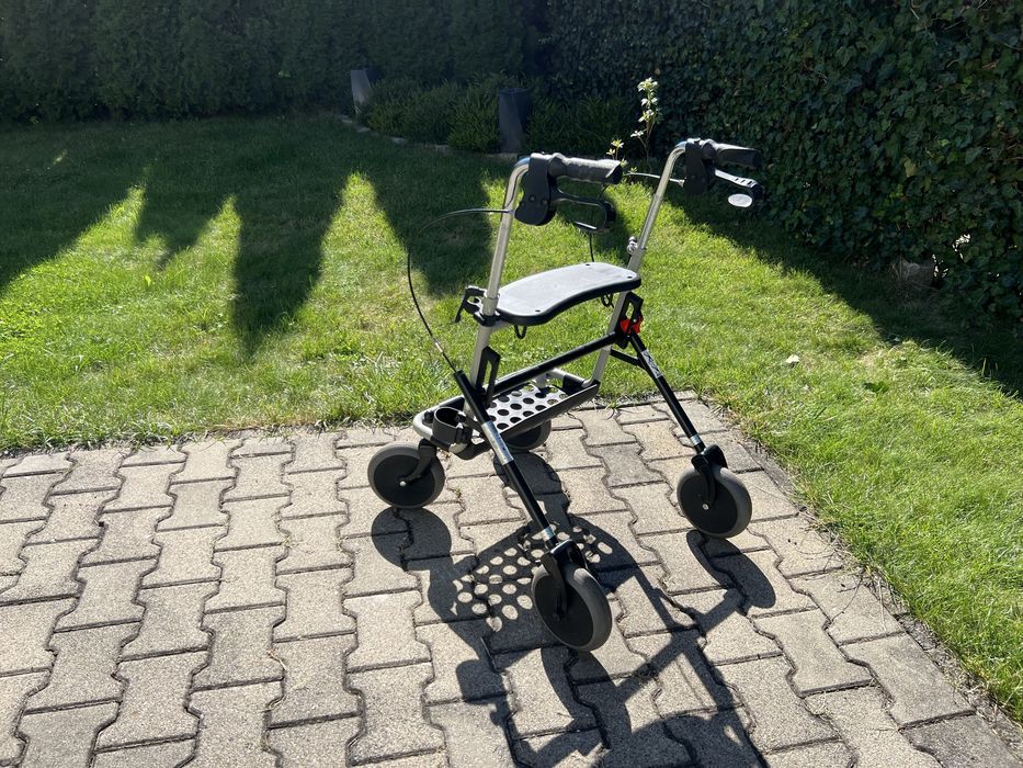 Chodzik balkonik   Regulowana wysokosc czterokolowy z siedzeniem