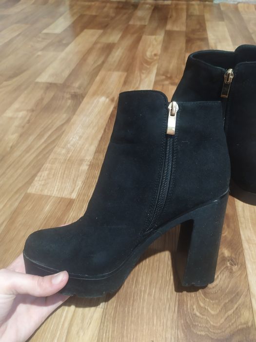 Сапожки замшеві на каблучку осінь, весна