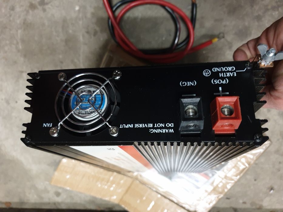 1000 Watts / 2000 Watts peak Inverter64172203494657122