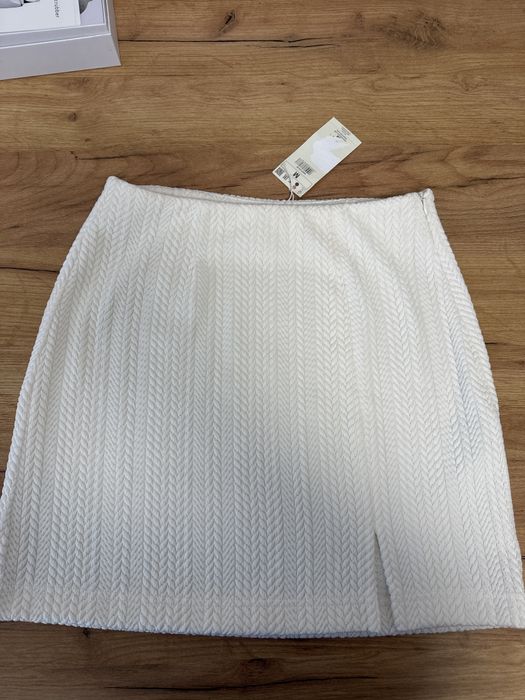 Спідниця білого кольору