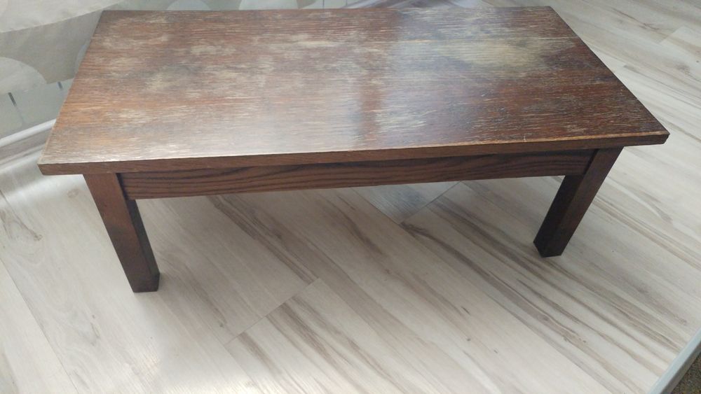 Stabilny niski stolik