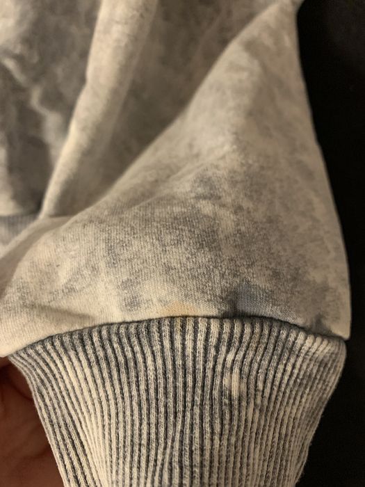 Bluza z białym napisem