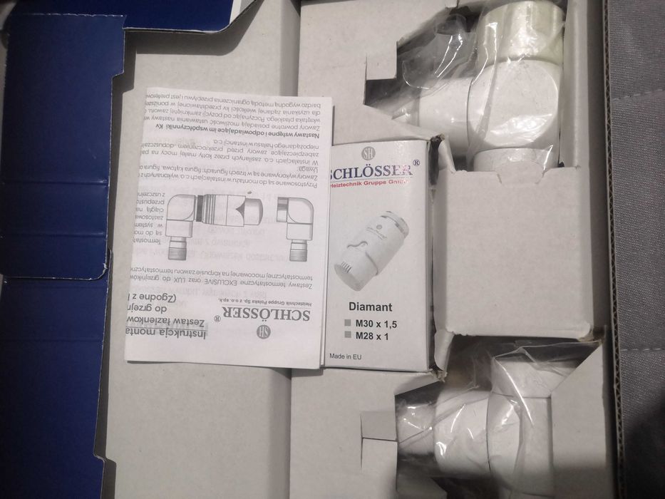 Zawór kątowy EXCLUSIVE GZ 1/2 16x2 PEX SCHLOSSER głowica termostatyczn