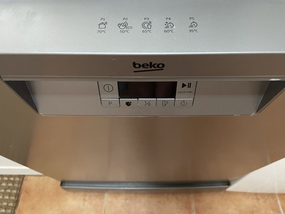 Máquina de Lavar Loiça BEKO BDFN15430X
