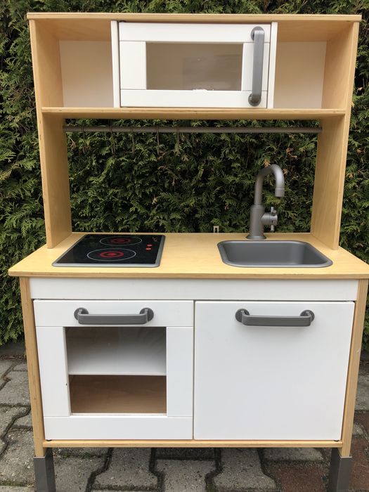 Kuchnia dla dzieci Ikea kuchenka z akcesoriami garnki kubki do zabawy
