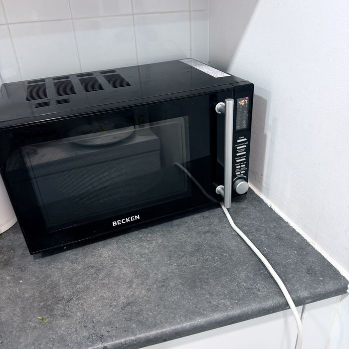 Microondas como novo pouco tem de uso, o prato dele partiu