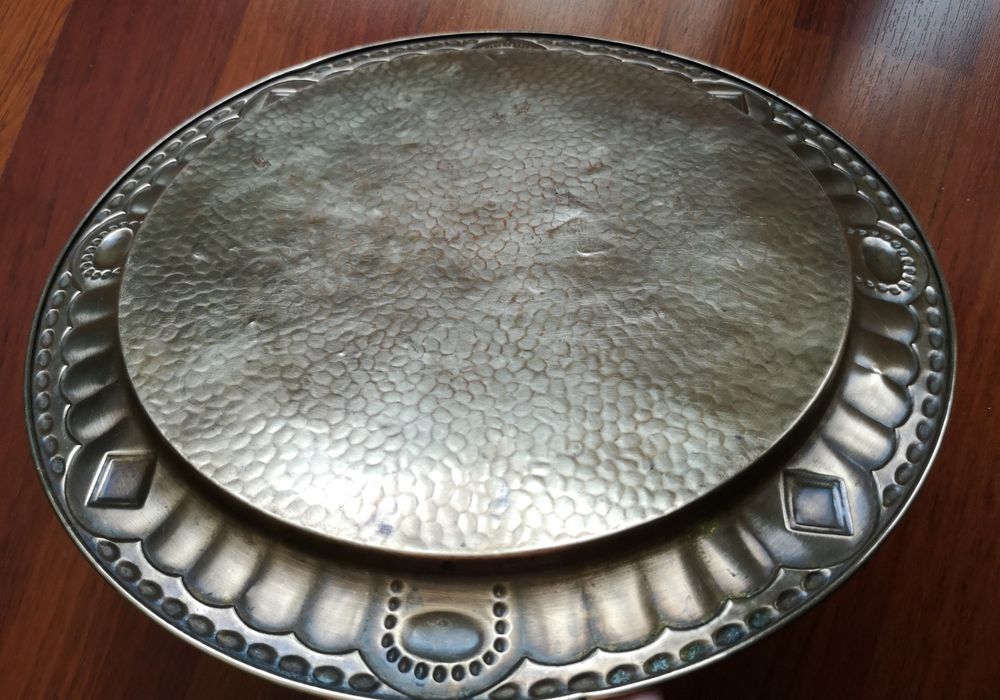 Taca Art Deco, mosiądz młotkowany, stara patyna, średnica 35 cm.