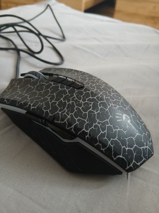 Krwawa mysz a70 z wieloma kolorami podświetlenia