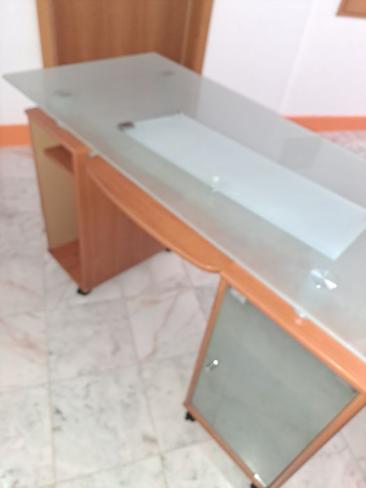 Secretária para computador