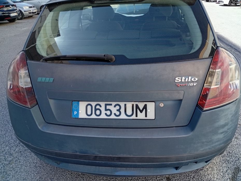 Fiat Stilo azul 3 portas PARADO