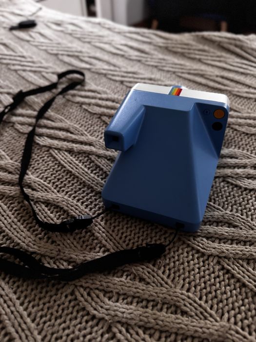 Polaroid Now – niebieski – stan bardzo dobry + futerał + zatyczka 3D