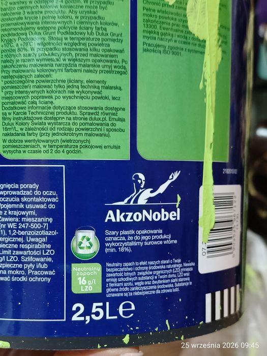 Zielona farba Dulux po remoncie pół wiaderka