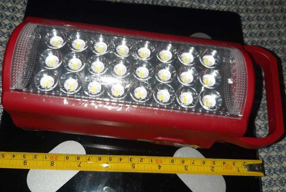 Дуже класний повербанк з ліхтарем