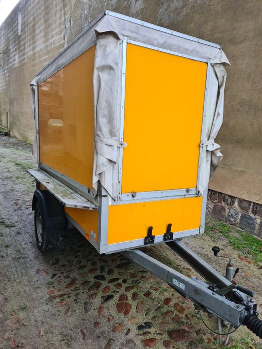 Przyczepa przyczepka straganowa stragan wystawa WM Meyer Wormann