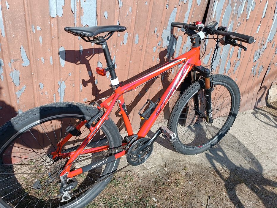 Czerwony rower górski Scrapper