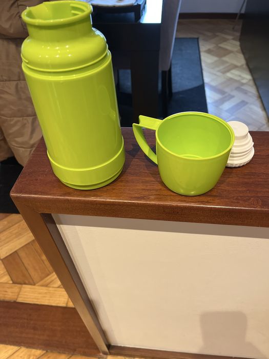 Garrafa termos com copo