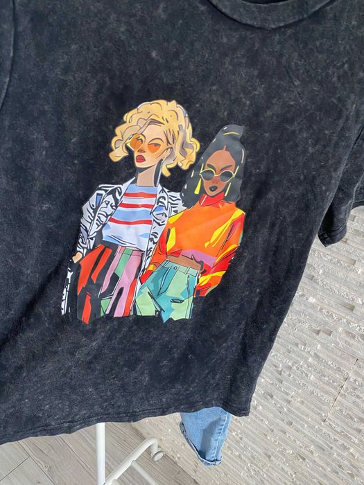 Nowy t-shirt bawełniany dekatyzowany z aplikacja Girls
