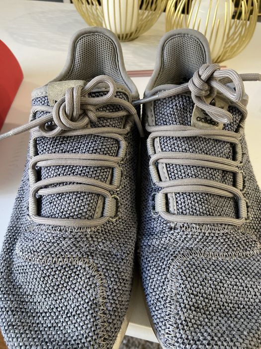 Adidas tubular cinza usadas.