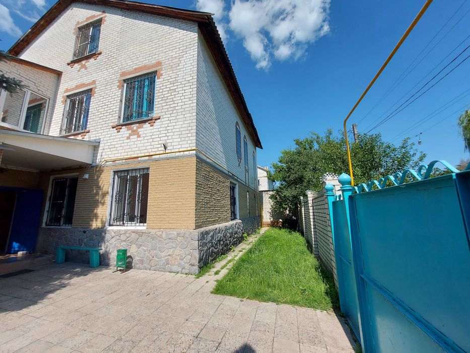 Продам дом 298 кв.м в 200 м от реки и 50 м от леса