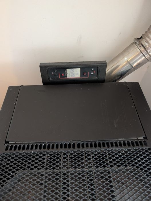 Salamandra 5.5kW Mika + aspirador cinzas + base em granito negro