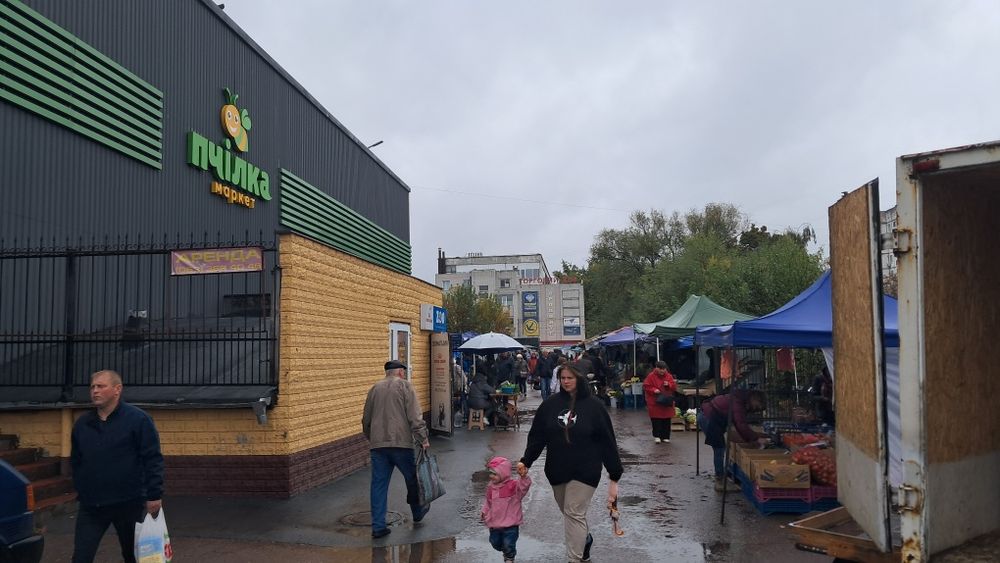 Оренда  приміщення 270м2 (100грн/м2) на Ринку "НИВА" ( ел.17КВТ)