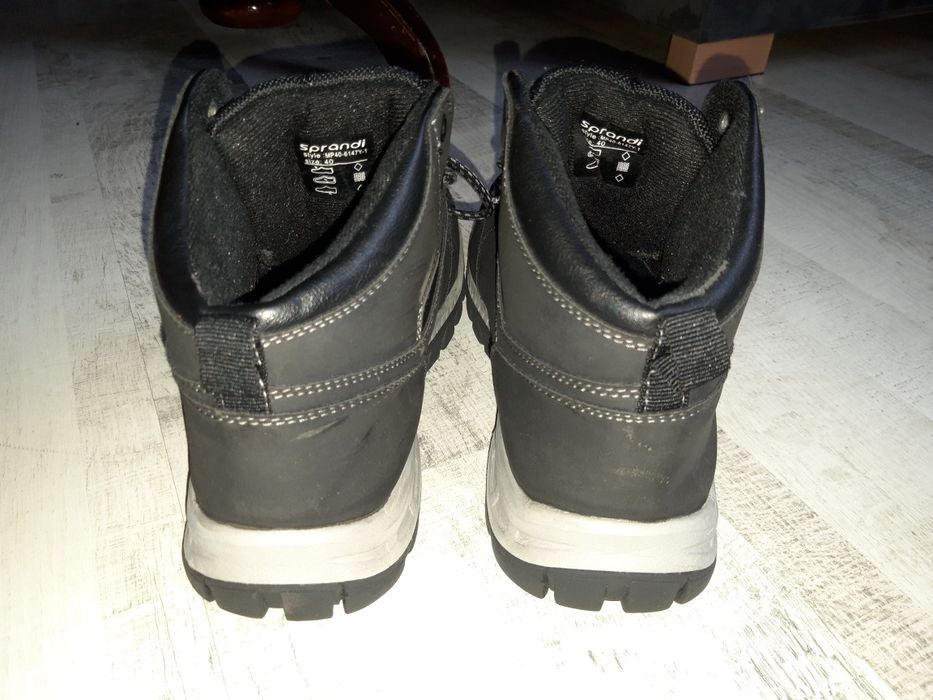Buty sportowe jesień rozm. 40