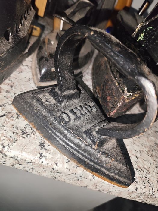 Ferros de engomar antigo