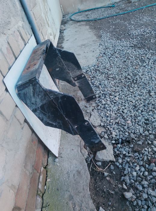 Przedni Zaczep Renault Dionis