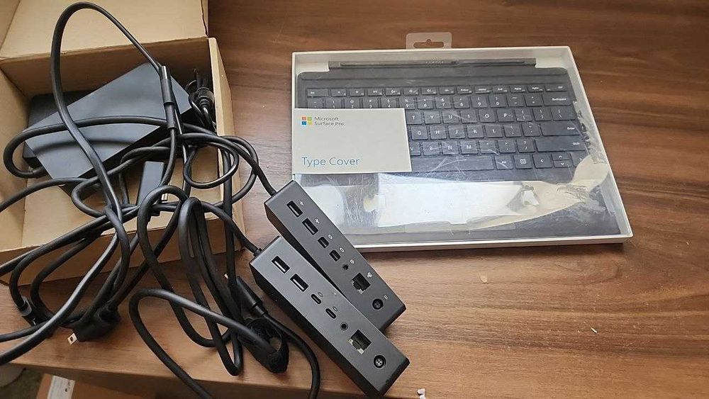 Оригінальні Microsoft Клавіатура Surface Pro і Док-станції