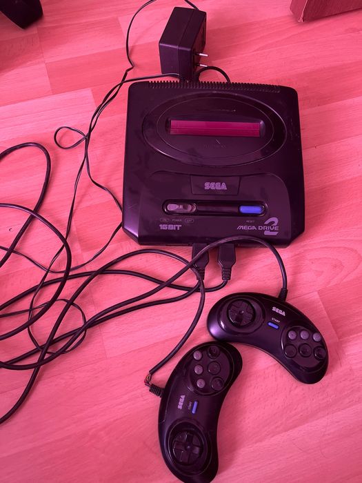 Sega Mega Drive 2 (Made in Japan) + Кабелі + 2 джойстики