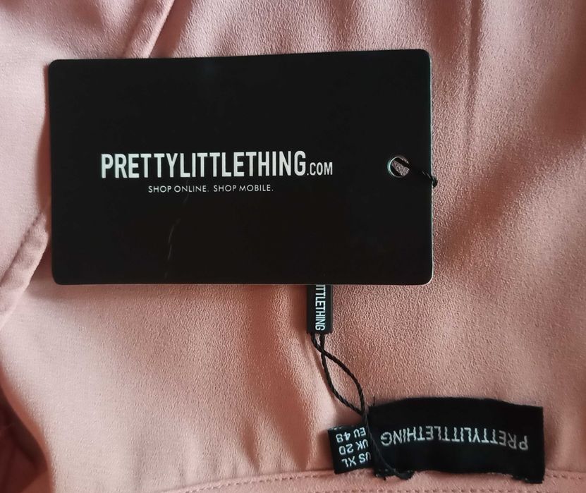 Różowa pastelowa sukienka plisowana midi Prettylittlething