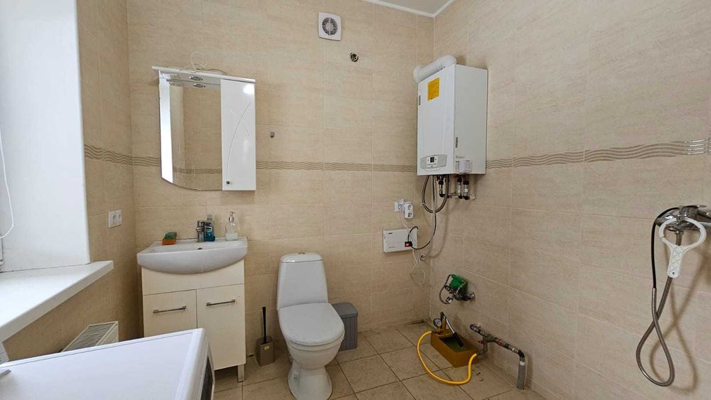 Продам сучасний будинок біля Києва в 10хв від метро Бориспільська. Газ