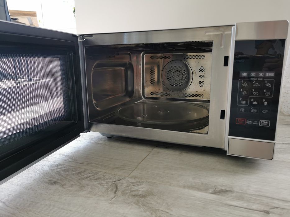 Mikrofala SHARP R956INW