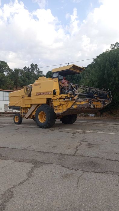 Ceifeira debulhadora New Holland 8040