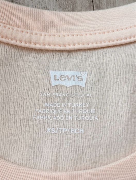 Levi’s жіноча футболка з квітковим принтом