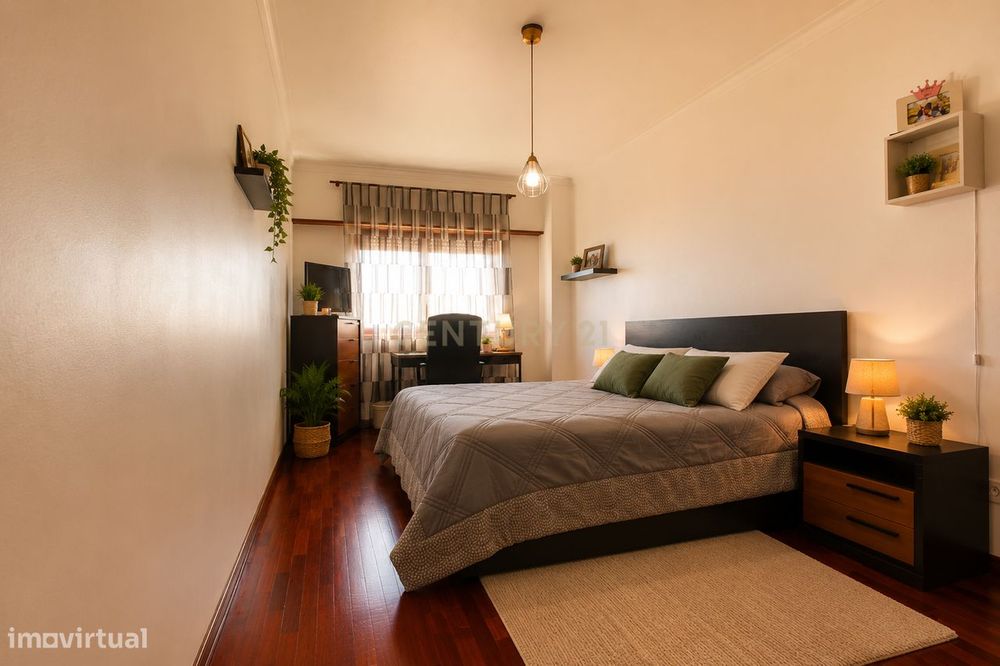 Fantástico T3 com 115m², Vista Rio Desafogada e Garagem Box – Casal da