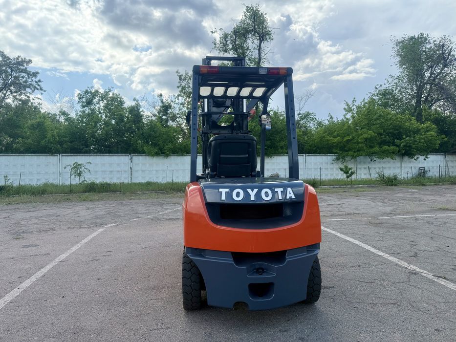 Навантажувач вилковий TOYOTA 02-8FG25 вилочный погрузчик, кара