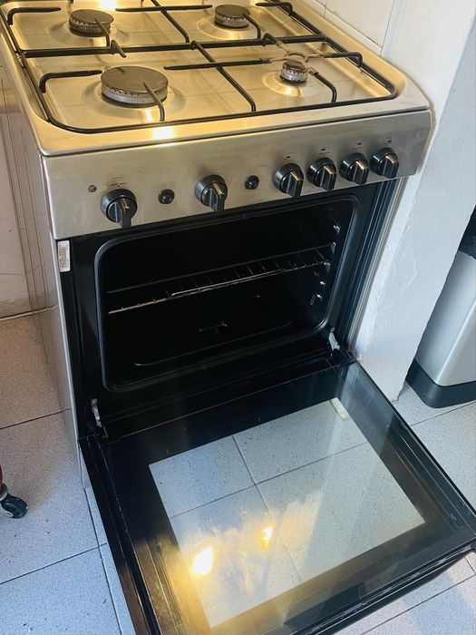 Fogão a gás Indesit 4 bicos com forno + grill