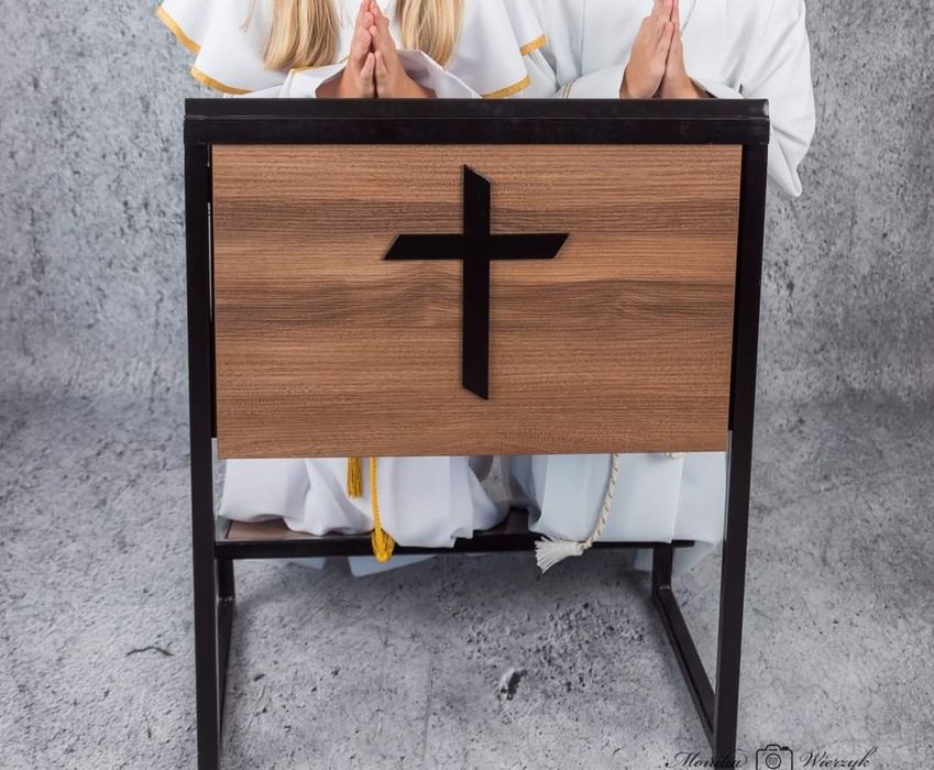 Metalowo drewniany klęcznik modlitewnik