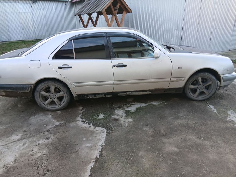 Продаєця Мерседес 230