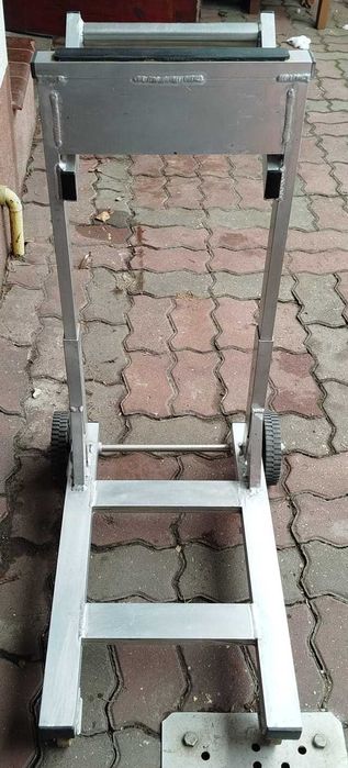 Stojak do silników zaburtowych