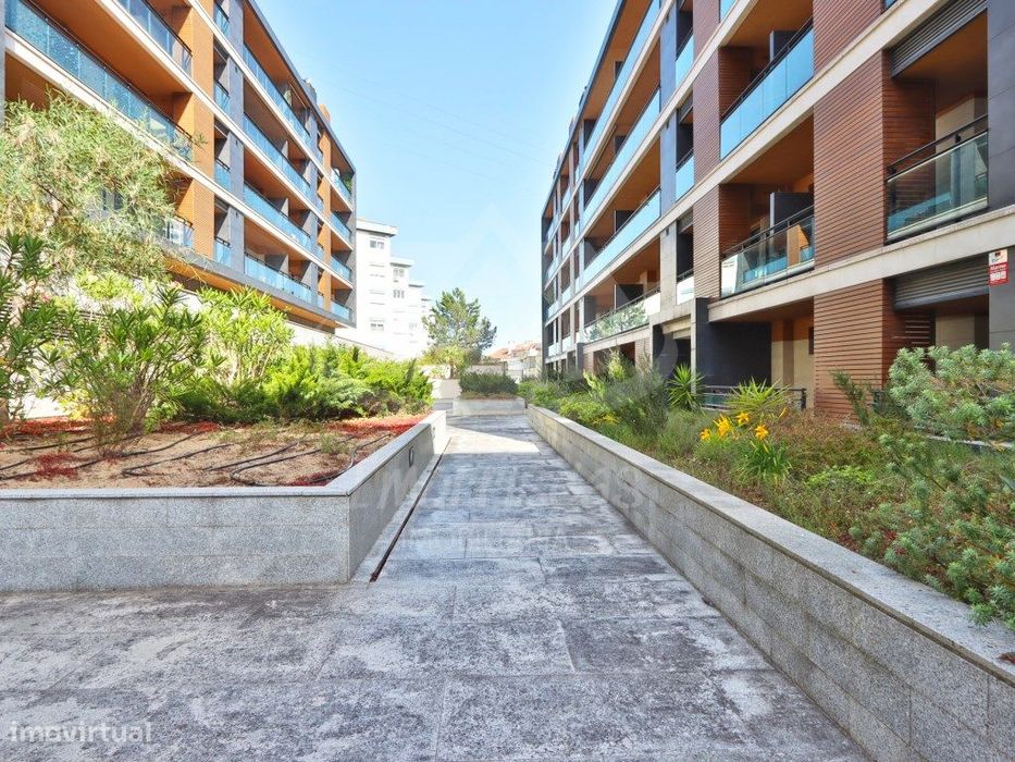 Apartamento T3 com box no Condomínio Blue Garden, em Sacavém