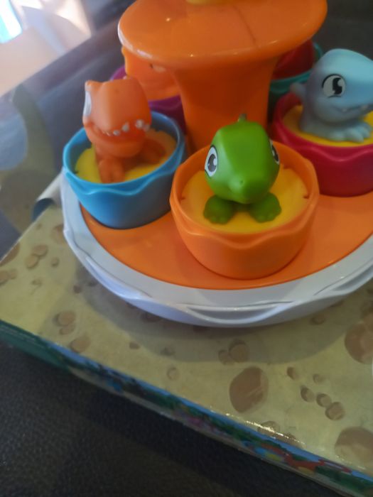 Gra TOMY Spin & Hatch Dino Eggs