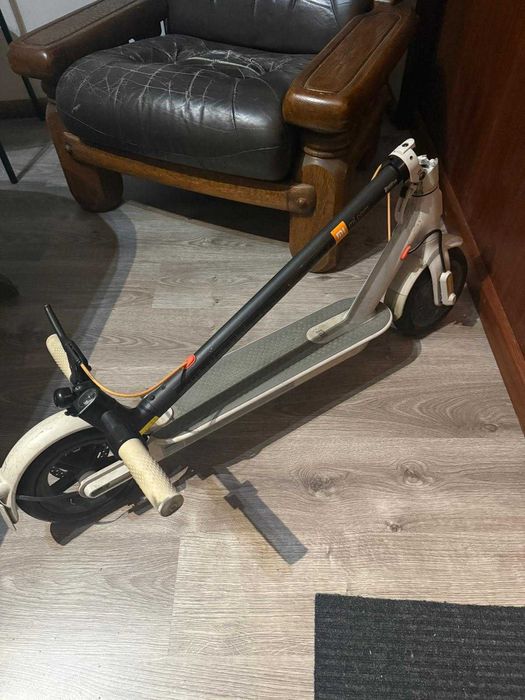 Vendo trotinete Xiaomi Mi Electric Scooter 3 em bom estado.