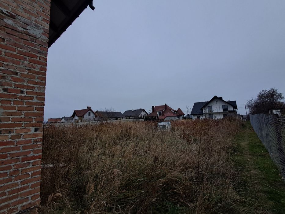 Продаж незавершеного дому з ділянкою в Пустомитах