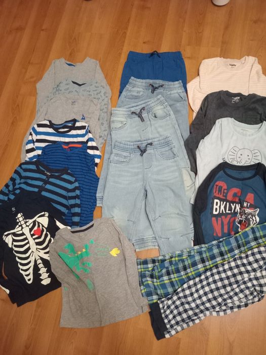 Лот на мальчика 4-6лет джинсы джогеры, регланы, штаны