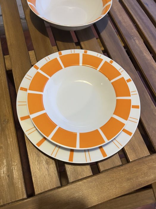 Orange Dinner Service64751289432067122